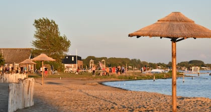Luxusvilla mit 4 E-Bikes, Ladestation, BBQ, Trampolin, direkt am Veerse Meer.