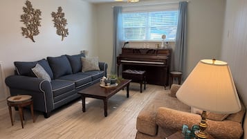 Smart-TV, DVD-Player, Bücher