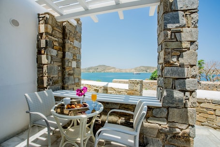 Vista do quarto. Parian Lithos