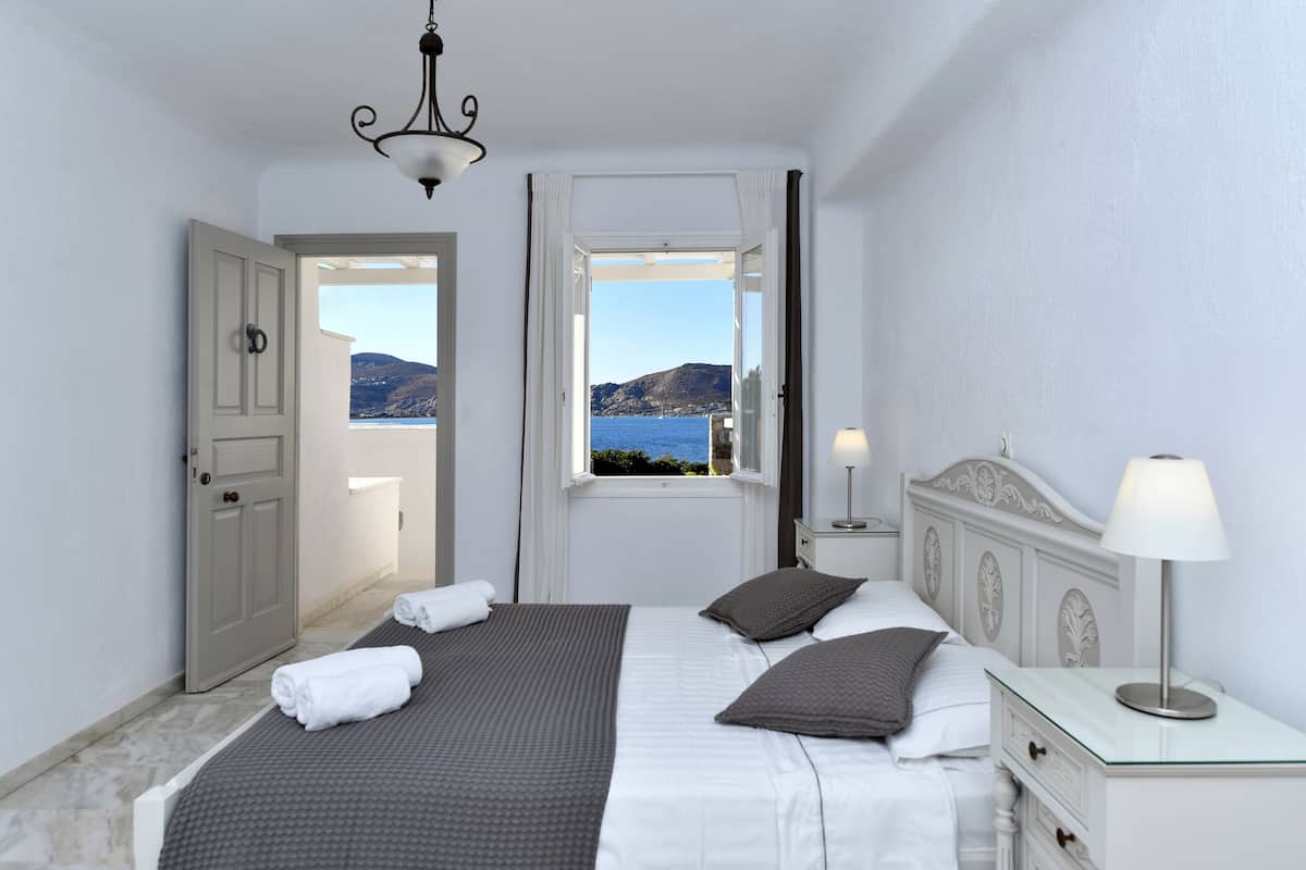 triple room, sea view | 1 bedroom, in-room safe, soundproofing, iron/ironing board