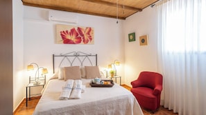 4 bedrooms, iron/ironing board, travel cot, WiFi