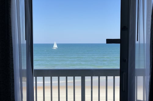 DBR True Oceanfront 3'rd Floor King Suite, private balcony, spectacular views!