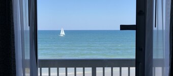 DBR True Oceanfront 3'rd Floor King Suite, private balcony, spectacular views!