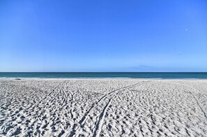 Beach nearby - Bradenton Townhome - Walk to Locals-Only Beach! (Bradenton Beach)