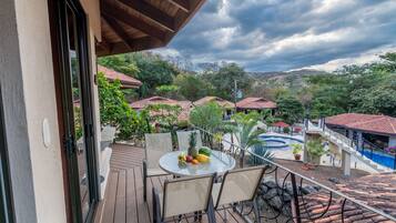 Biệt thự Cao cấp, 2 phòng ngủ, quang cảnh hồ bơi | Chi tiết ngoại thất