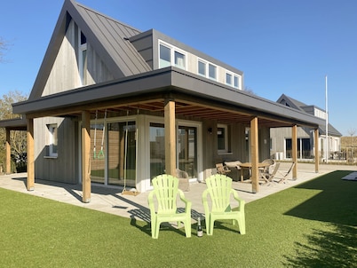 Villa Maroma Regal Veerse Meer 4 E-bikes, free EV charging, trampoline