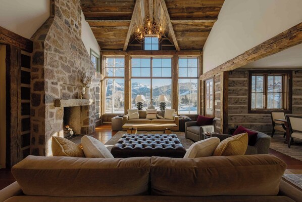 Smart TV, fireplace, books, stereo