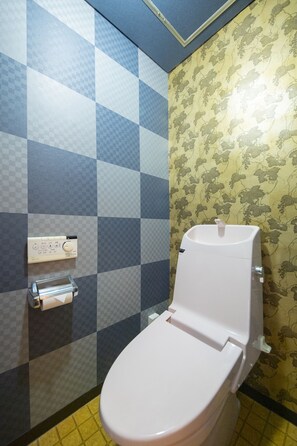 Deluxe Room, 3 Bedrooms | Bathroom