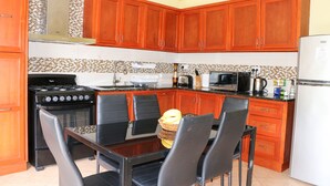 Fridge, microwave, oven, stovetop - Cozy Single Apartment (Castries)