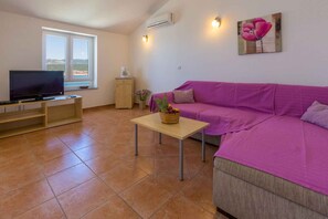 TV - Holiday apartment with balcony and fantastic sea views (Šilo)