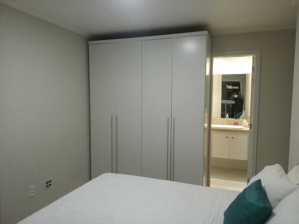 2 habitaciones, tabla de planchar con plancha y wifi gratis 