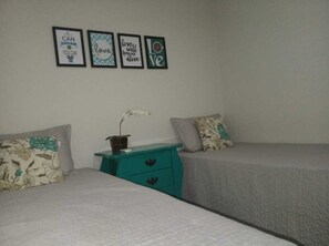 2 makuuhuonetta, silitysrauta/-lauta, ilmainen Wi-Fi, vuodevaatteet