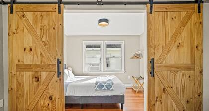 Beach Home next to Boston & T, King Bed, Park Free