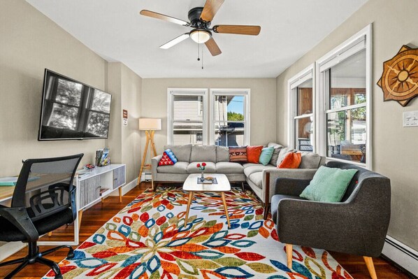 Télévision, Netflix, Hulu, livres