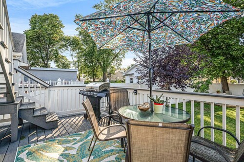 Beach Home next to Boston & T, King Bed, Park Free