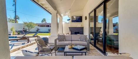 Smart TV, fireplace, stereo, offices