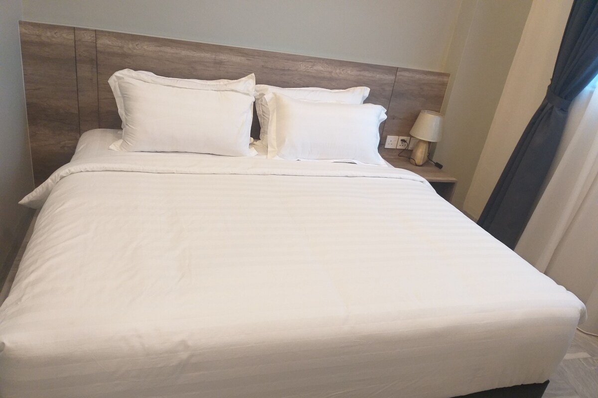 Deluxe Family Room | Desk, blackout curtains, iron/ironing board, free WiFi