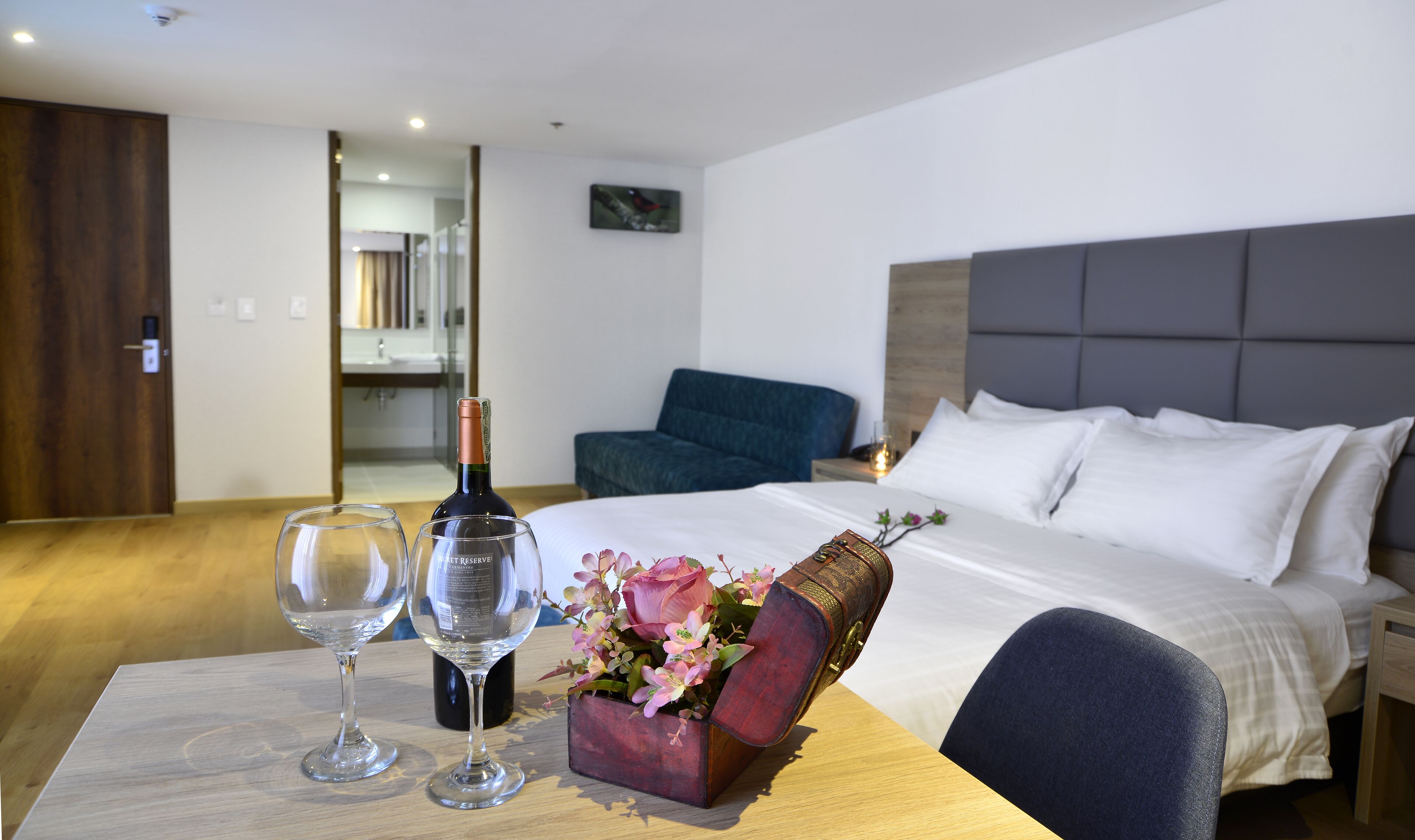 書桌、筆電工作空間、遮光布/窗簾、隔音