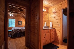 2 bedrooms, travel cot, WiFi