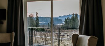 Emandare Vineyard Guest House, a Restful Haven.