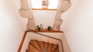 A wooden staircase with stone walls and a window above. - Holiday home mit Pool und Klimaanlage (Barci)