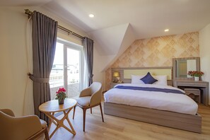 Deluxe tweepersoonskamer | Luxe beddengoed, bedden met traagschuimmatrassen, een minibar