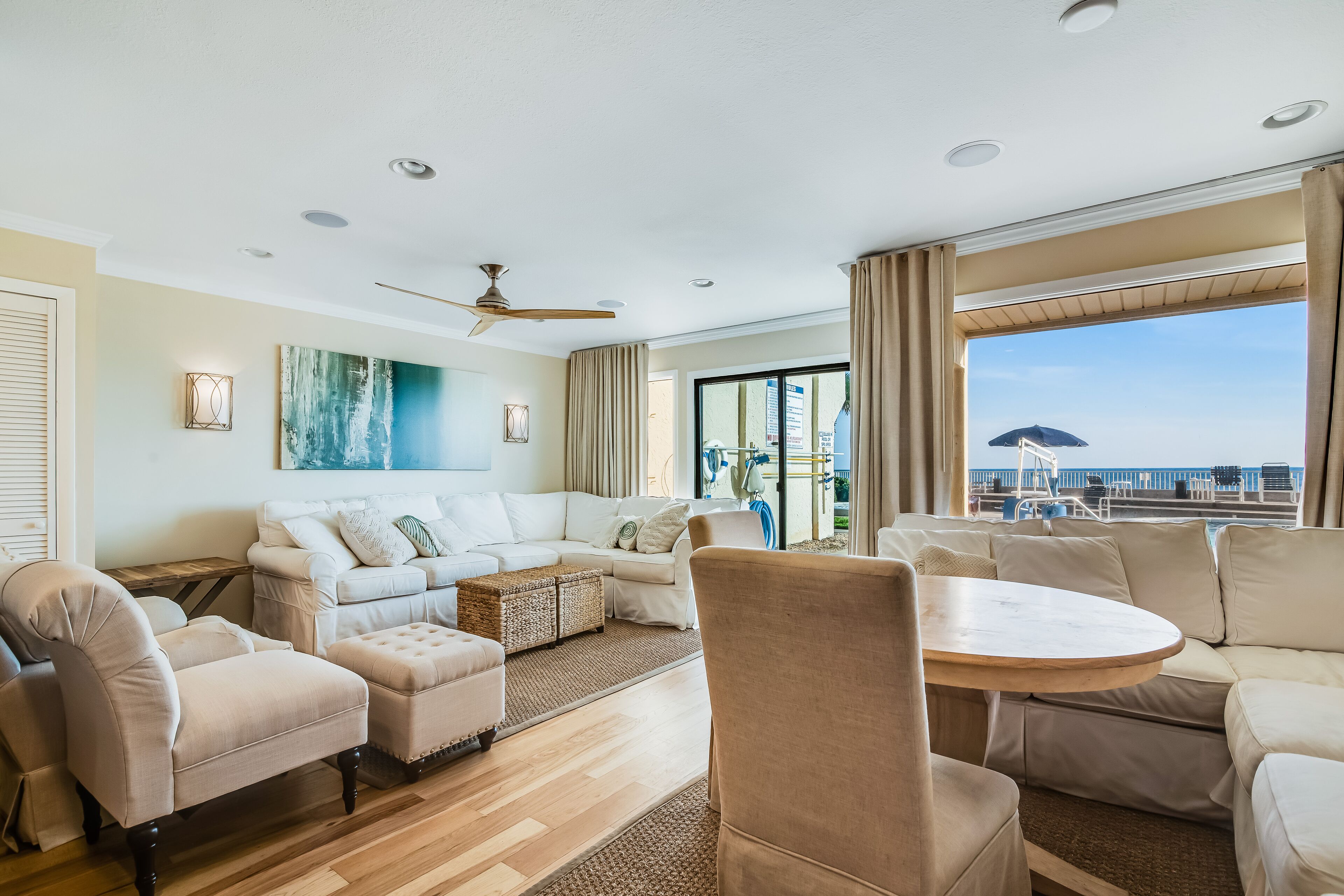 Cozy coastal condo with shared pool, and easy beach access