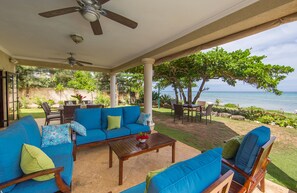 Outdoor dining - Mai Tai Villa, silver sand (Duncans)
