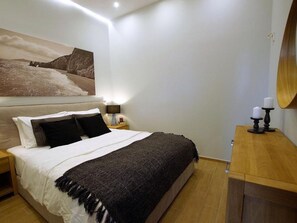3 habitaciones, tabla de planchar con plancha, internet y ropa de cama 