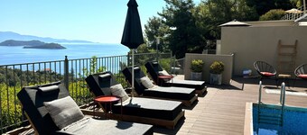 Superior Villa Cassiope med 3br, privat pool och fantastisk havsutsikt