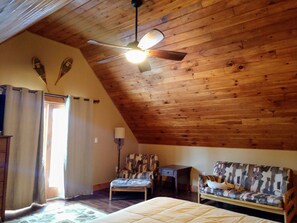 3 bedrooms, desk, free WiFi, bed sheets