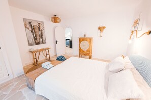 2 chambres, fer et planche à repasser, Wi-Fi, draps fournis