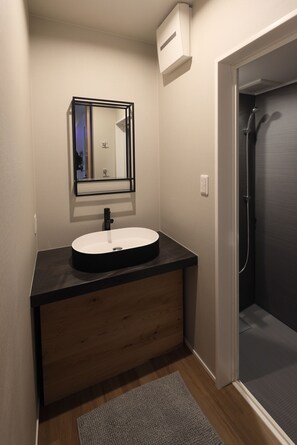 Shower, free toiletries, hair dryer, slippers - Koti Sopo Universal Bay 1 by Liaison (Osaka)