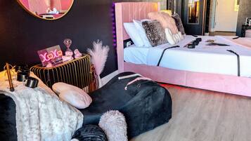 Iron/ironing board, free WiFi, bed sheets