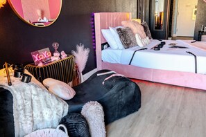 Bügeleisen/Bügelbrett, kostenloses WLAN, Bettwäsche