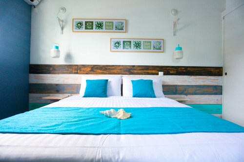 --- AIGUE-MARINE ---