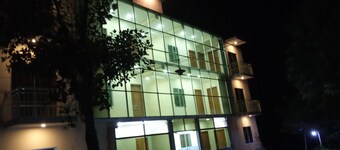 Hill Crown Hotel & Resort