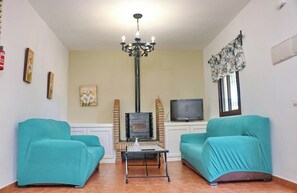 TV, fireplace - Chalet la Dehesa with fenced pool (CONIL DE LA FRONTERA)