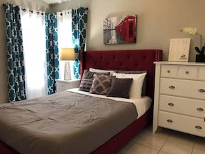 3 bedrooms, memory-foam beds, iron/ironing board, bed sheets - Dorrington · Lake Home With Swimming Pool. Super Clean (Orlando)