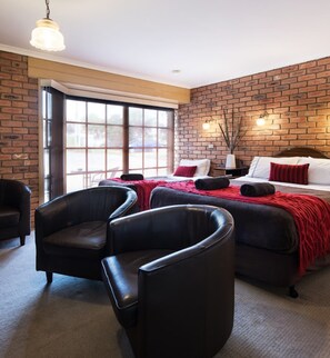 Chambre familiale | Minibar, bureau, espace de travail pour ordinateurs portables