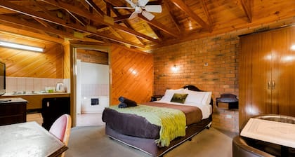 Castlemaine Colonial Motel and Apartments