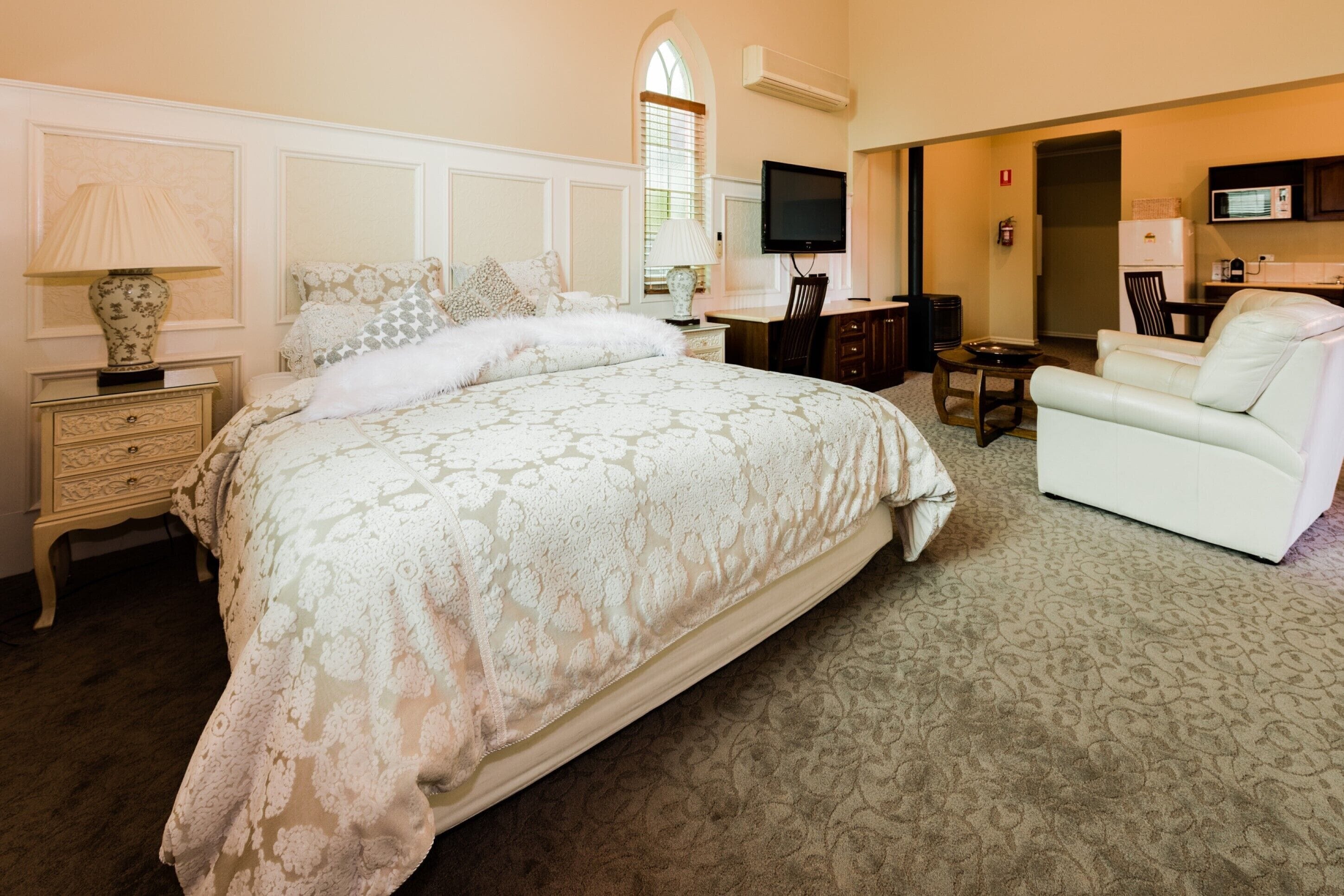 Luxury King Suite | Minibar, desk, laptop workspace, soundproofing