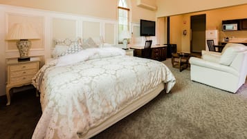 Luxury King Suite | Minibar, desk, laptop workspace, soundproofing