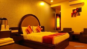 Minibar, individually furnished, free WiFi, bed sheets