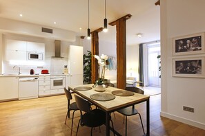Fridge, microwave, oven, dishwasher