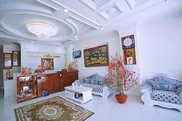 Lobby sitting area - Thuy Hien Hotel (Da Lat)