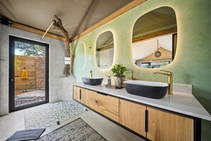Zelt, Gartenblick | Dusche im Bad