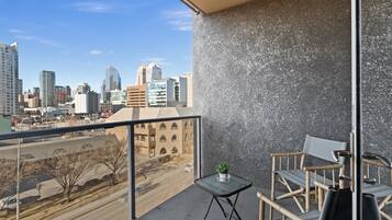 Deluxe Apartment, 2 Bedrooms, Non Smoking, City View | Terrace/patio