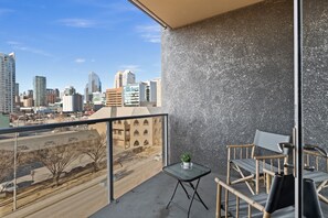 Departamento Deluxe, 2 habitaciones, para no fumadores, vista a la ciudad | Terraza o patio