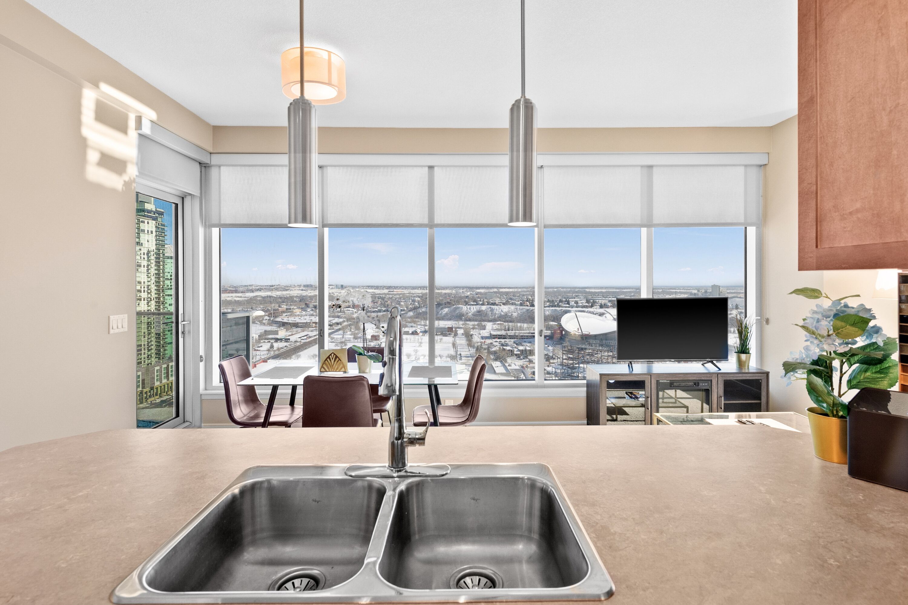Signature Apartment, 2 Bedrooms, 2 Bathrooms, City View | Private kitchen | Full-size fridge, microwave, oven, stovetop